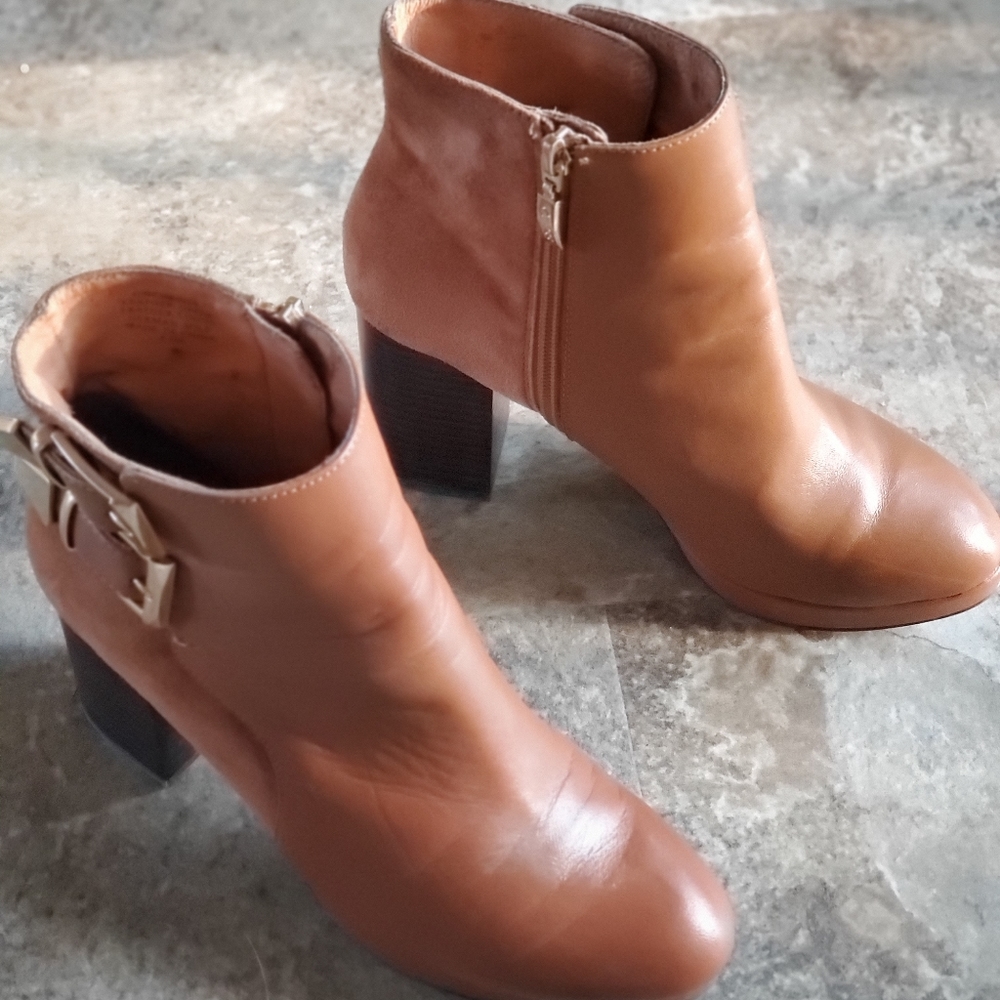 Women Guess ankle boot sz8.5